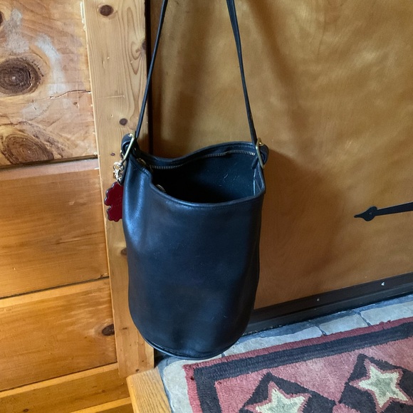 Coach Handbags - Coach duffle sac vintage made in late 80’s husband smokes